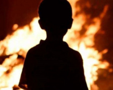 Ночной пожар в Мариуполе: пострадали мужчина и ребенок
