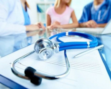 Как не остаться без семейного доктора: мариупольцы могут заключить декларацию с врачом по телефону