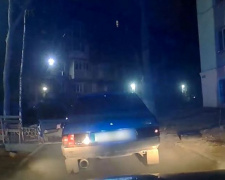 Пьяный водитель без прав убегал от полиции по ночному Мариуполю
