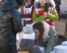 «Мы думали, что едем на три дня, а уехали навсегда»: МККК предоставил зимние наборы жителям Широкино (ФОТО)