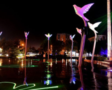 Ночная Свобода: в Мариуполе показали красоты обновленной площади