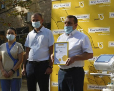 Больнице на Донетчине передали два современных аппарата ИВЛ от Фонд Рината Ахметова и ДТЭК