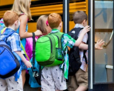 Власть Мариуполя потребует от частных перевозчиков снизить проезд для школьников вполовину