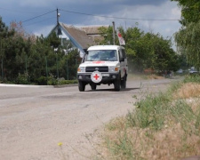 Красный Крест помогает восстанавливать дома в поселке под Мариуполем (ВИДЕО)