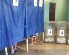 В Мариуполе голосование на выборах началось со скандала (ФОТО)