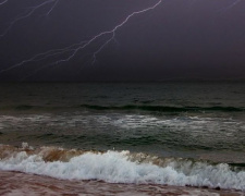 В Мариуполе штормовое предупреждение – ожидается гроза и сильный ветер