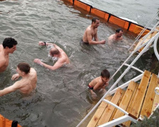 В Мариуполе празднуют Крещение (ФОТО+ВИДЕО)