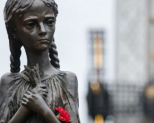 «Зажги свечу»: в Мариуполе почтут память жертв голодоморов (ВИДЕО)