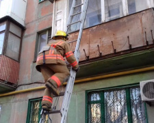 Спасатели в Мариуполе пришли на помощь запертой в квартире пенсионерке (ФОТО)