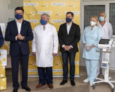 Мариупольская городская больница № 9 получила два аппарата ИВЛ экспертного класса от Фонда Рината Ахметова и Метинвест