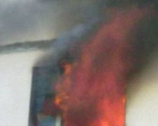Утром в Мариуполе пожар всполошил жителей пятиэтажки