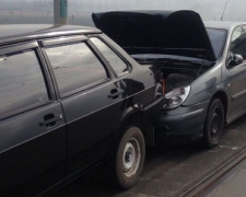 На мосту в Мариуполе столкнулись автомобили (ФОТО)