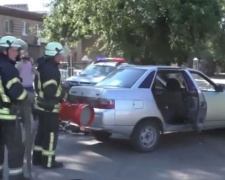 «Врезался в столб и загорелся»: патрульные и спасатели в Мариуполе провели учения (ВИДЕО)