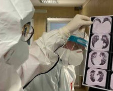 Под угрозой – молодые: инфекционист предупредила о новом штамме коронавируса в Украине