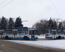 Мариуполь в снегах: как непогода отразилась на работе коммунального транспорта