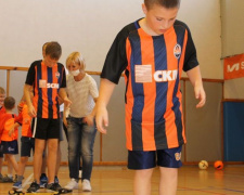 В Мариуполе детей с инвалидностью бесплатно обучают игре в футбол