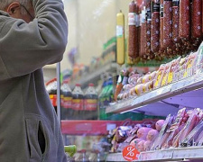 Несмотря на одни из самых высоких зарплат, мариупольцы отказывают себе в дорогих покупках и экономят на еде