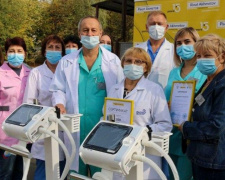 Медики Краматорска получили три аппарата ИВЛ экспертного класса от Фонда Рината Ахметова и SCM