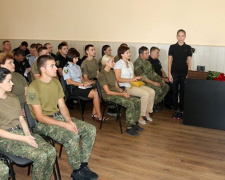 В Мариуполе наградили полицейских, установивших преступника, который убил двух девушек (ФОТО)