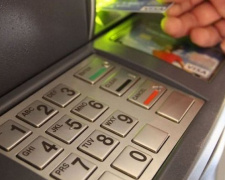 На Донетчине 80-летнего пенсионера ограбили возле банкомата