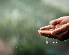 Дождь и гроза: в Мариуполе столбик термометра опустится до +13°C