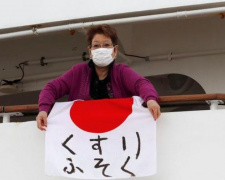 За сутки на круизном лайнере в Японии короновирусом заболело еще 40 человек
