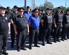 В Мариуполе наряду с полицией за правопорядком следят казаки (ФОТО+ВИДЕО)