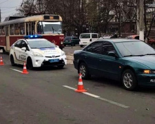 В Мариуполе автомобиль сбил женщину, пострадавшую госпитализировали (ВИДЕО)