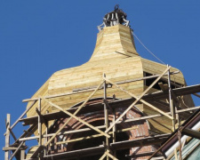 На самом высоком храме Мариуполя установили и облицовывают шестой купол (ФОТОФАКТ)