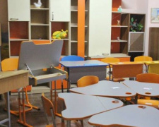 Тендеры пройдены: в мариупольские школы завезут новую технику и мебель