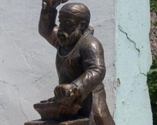 В Мариуполе разыскали похитителя скульптуры кузнеца