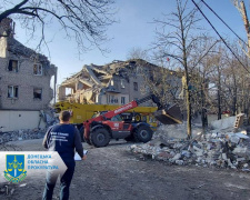 Росіяни поцілили ракетою в багатоквартирний будинок у Селидовому – загинули та поранені мешканці