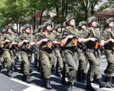 В полной боеготовности: улицы Мариуполя начали охранять бойцы Нацгвардии (ВИДЕО)