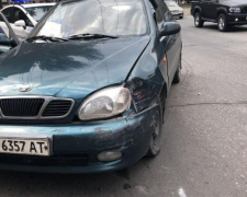 Доездились: в Мариуполе столкнулись два автомобиля (ФОТО)