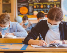 Смогут ли мариупольские ученики вернуться в школу, зависит от уровня вакцинации и заболеваемости