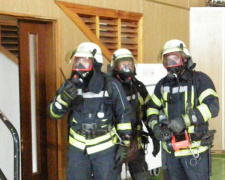 Спасатели отработали эвакуацию в спортивном корпусе в Мариуполе (ФОТО+ВИДЕО)