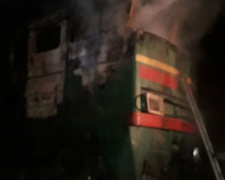 Ночью возгорание тепловоза привело к остановке поезда в Донецкой области (ФОТО)