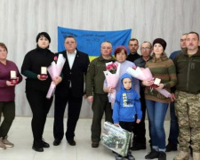 Родинам загиблих азовців передали нагороди від Президента