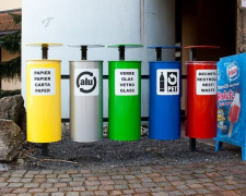 В школах под Мариуполем планируют сортировать мусор