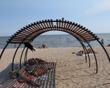 Вандалы выступили против создания «Лазурного пляжа» в Мариуполе (ФОТОФАКТ)  