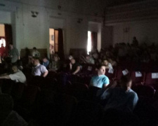 Очередная сессия горсовета Мариуполя не может открыться из-за отключения электричества (ФОТО)