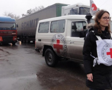 Красный Крест направил 12  грузовиков с гуманитаркой для жителей оккупированной  части Донбасса