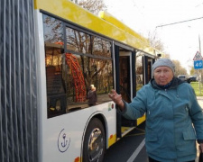 Горожане Мариуполя предлагали отдельный транспорт для пенсионеров. Что ответили власти?