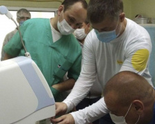 «Мы не будем стоять в стороне»: Фонд Рината Ахметова продолжает передавать государственным больницам современные аппараты ИВЛ (ФОТО)