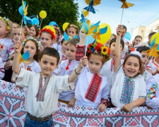Мариупольцы выйдут в вышиванках на праздничный парад (ФОТО)