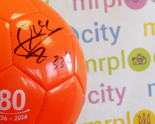 MRPL.CITY подарит удачливому мариупольцу мяч с автографом Дарио Срны