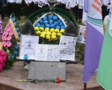 В Мариуполе почтили память погибших моряков Азовья (ФОТО)