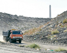 В Мариуполе автомобили, перевозящие бытовые отходы, проходят «дезинфекционный барьер» (ФОТО)