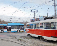В Мариуполе закрывают движение трамваев, соединяющих два района
