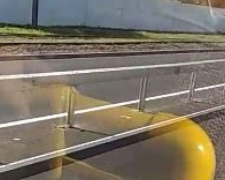 Дорогу на мариупольской Набережной разделяют барьером: как выглядит отбойник
